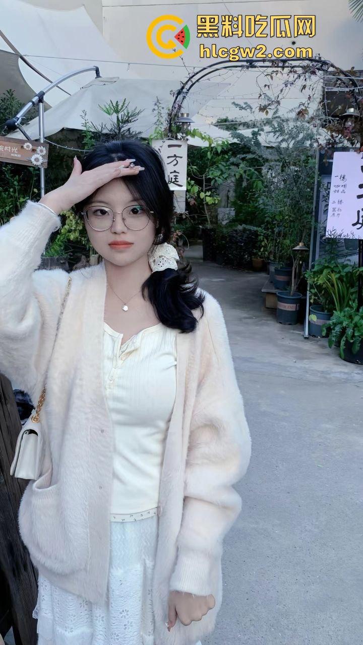 广西职业技术学院『严妍然』家里丝袜堆得跟小卖部似的！肉丝黑丝白丝轮番上演足交秀，男友被操到腿软！  第15张