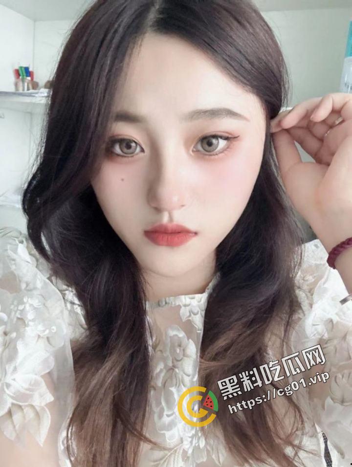 四川税务局职员 反差婊母狗 吴晓怡 被渣男投稿曝光！小骚货在停车场就吃鸡 回家被猛干！  第3张