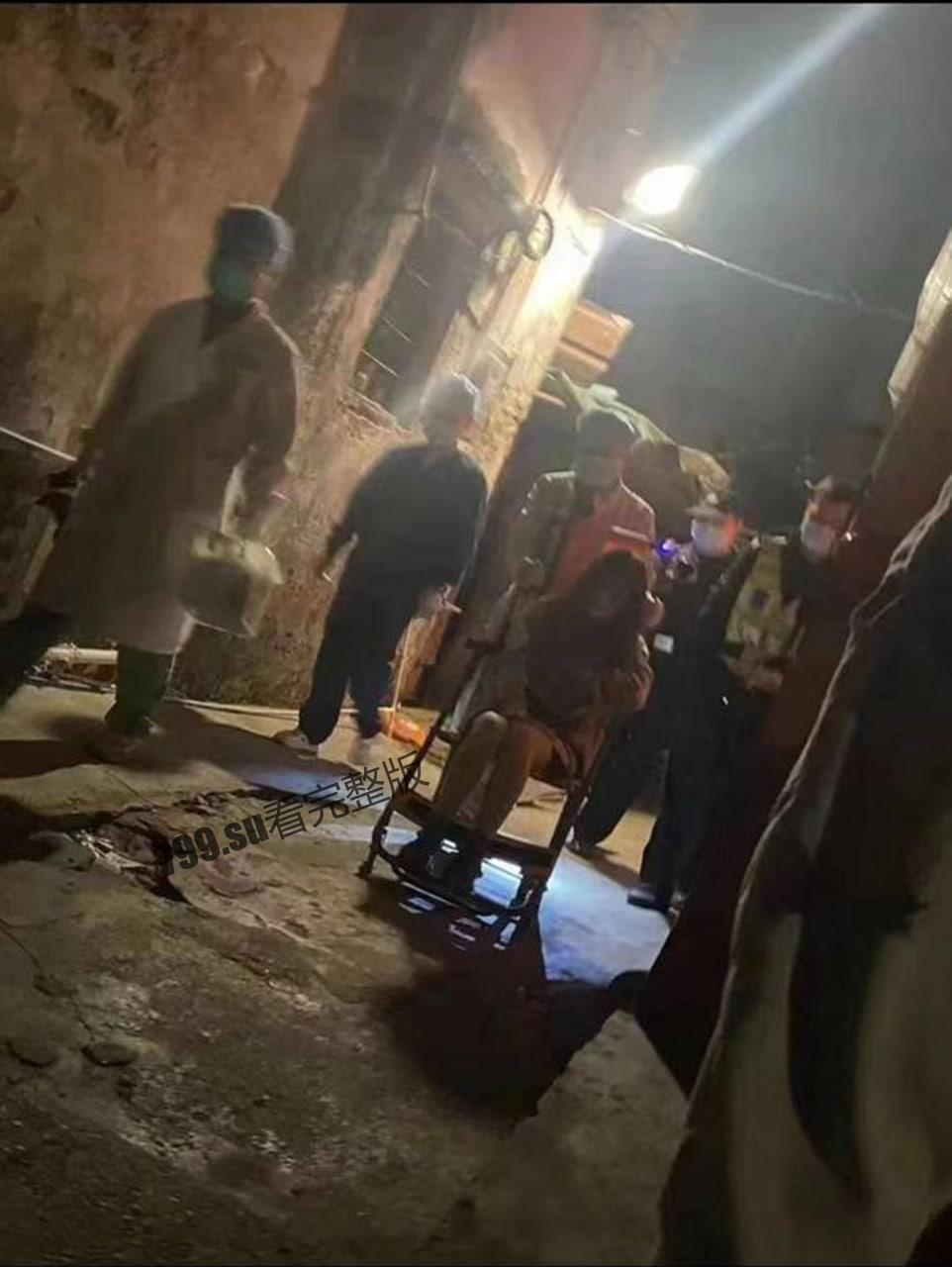 快餐妹子门前排队 身体顶不住叫 120！  第2张