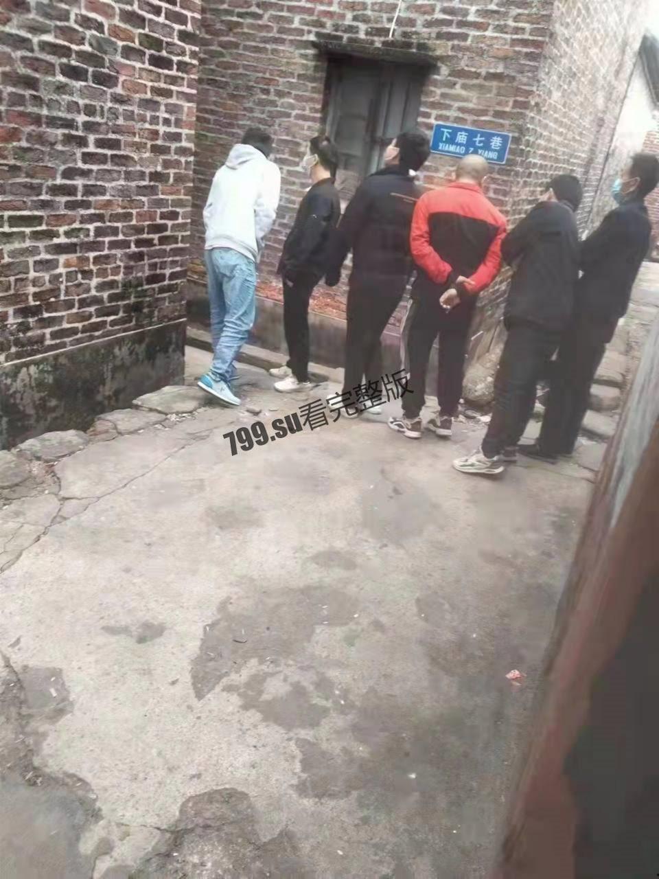 快餐妹子门前排队 身体顶不住叫 120！  第4张