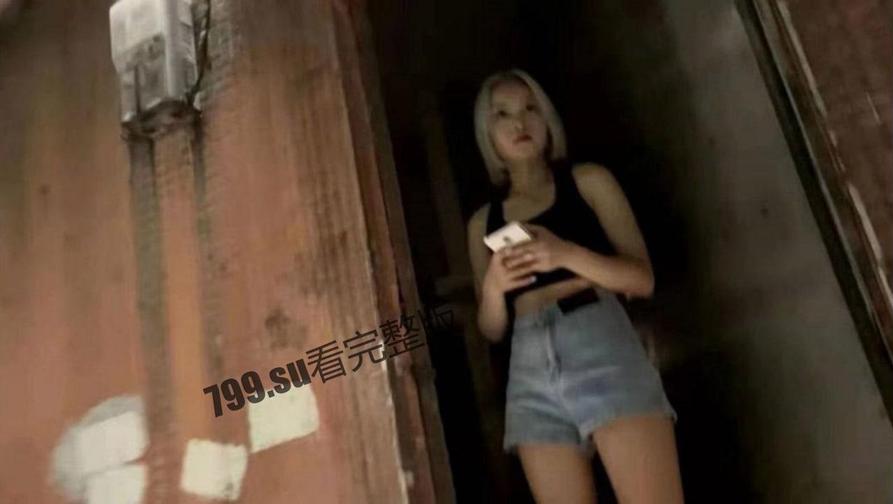 快餐妹子门前排队 身体顶不住叫 120！  第6张