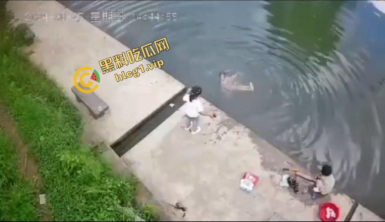 浙江儿童小女孩 与2个伙伴河边玩耍 不慎落水！4分钟后救起！  第4张
