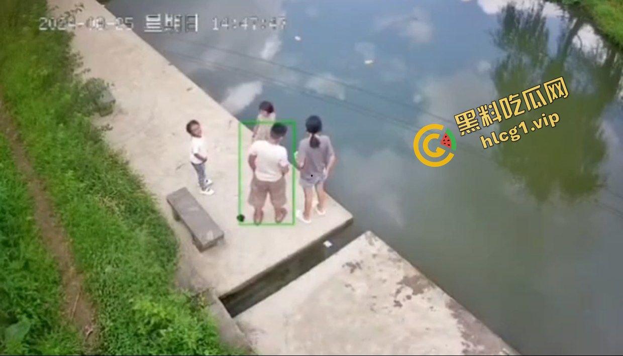 浙江儿童小女孩 与2个伙伴河边玩耍 不慎落水！4分钟后救起！  第7张