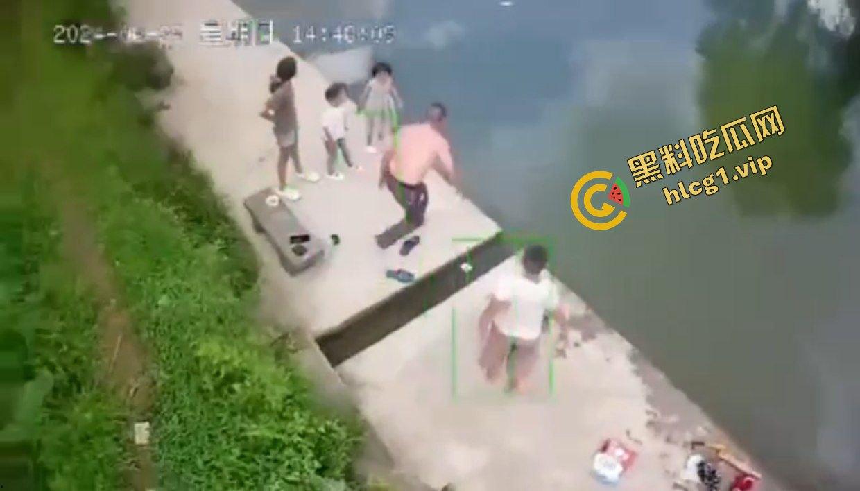 浙江儿童小女孩 与2个伙伴河边玩耍 不慎落水！4分钟后救起！  第8张