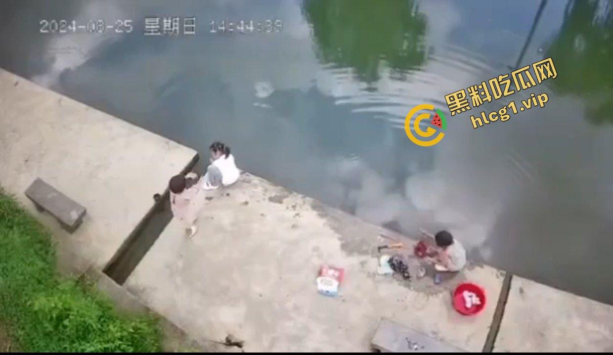 浙江儿童小女孩 与2个伙伴河边玩耍 不慎落水！4分钟后救起！  第9张