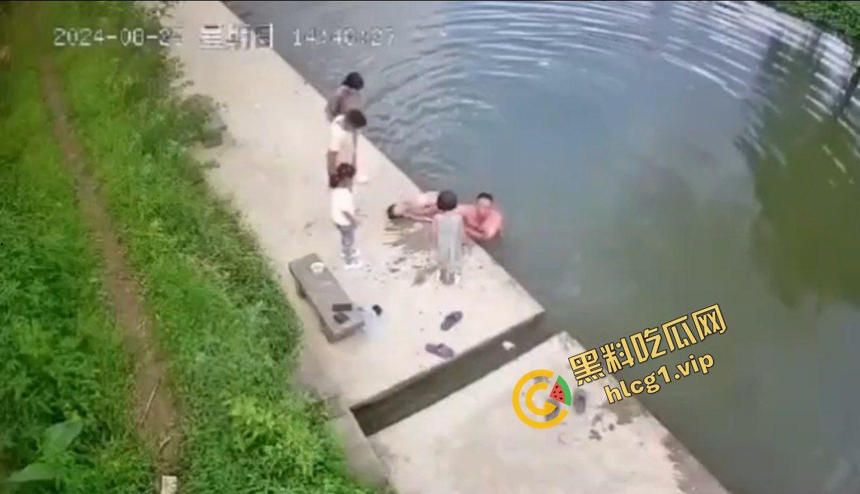 浙江儿童小女孩 与2个伙伴河边玩耍 不慎落水！4分钟后救起！  第10张