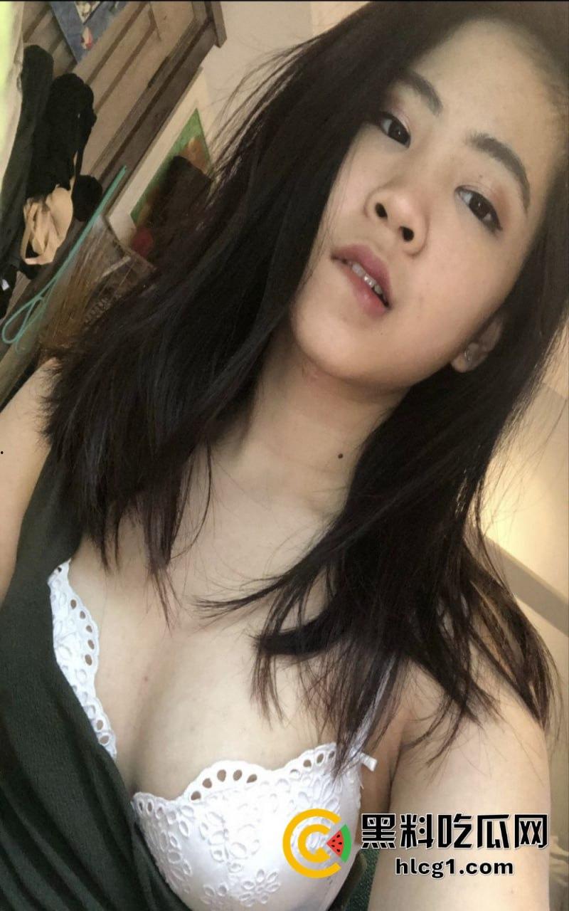 邻居熟妇趁老公出差邀我家中偷欢，贼爱吃我牛子，坐在身上疯狂摇臂，尝遍各种体位！  第2张