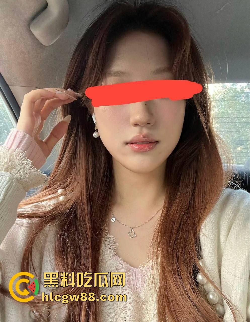 佛山美宜家便利店小妹【方丽梁】带去吃个烤肉就拿下，素颜有点吓人床上情绪价值拉满，被干到翻白眼！  第3张