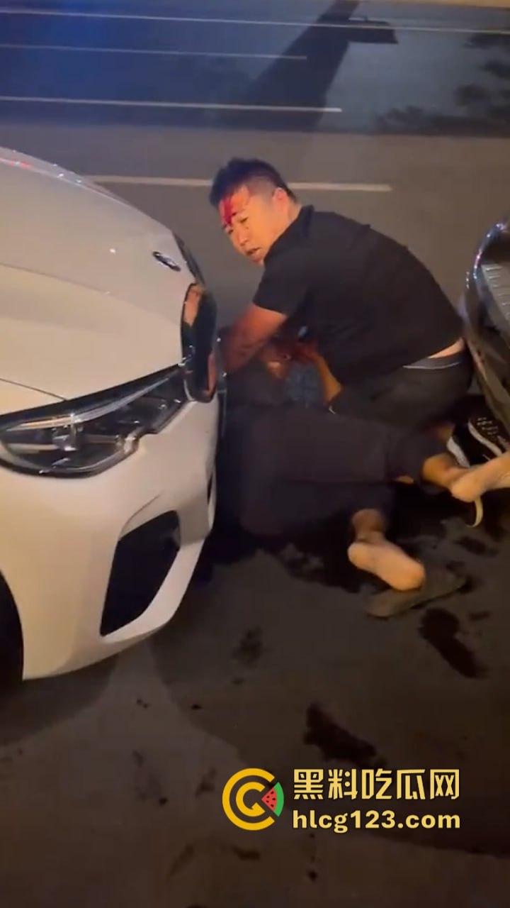 泰州两男子酒后互殴 重拳出击 脑袋都要开花了  第1张