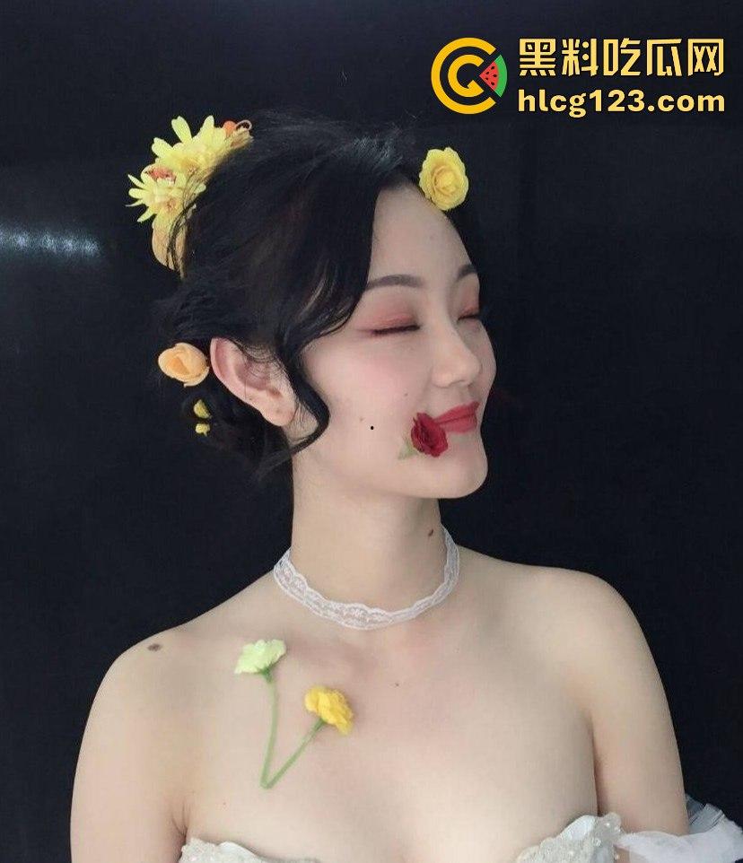 广州李平珊疯狂后入战情夫,肥臀高翘不止,叫声太撩人,白嫩肌肤欲罢不能! 第4张 广州李平珊疯狂后入战情夫,肥臀高翘不止,叫声太撩人,白嫩肌肤欲罢不能! 第4张