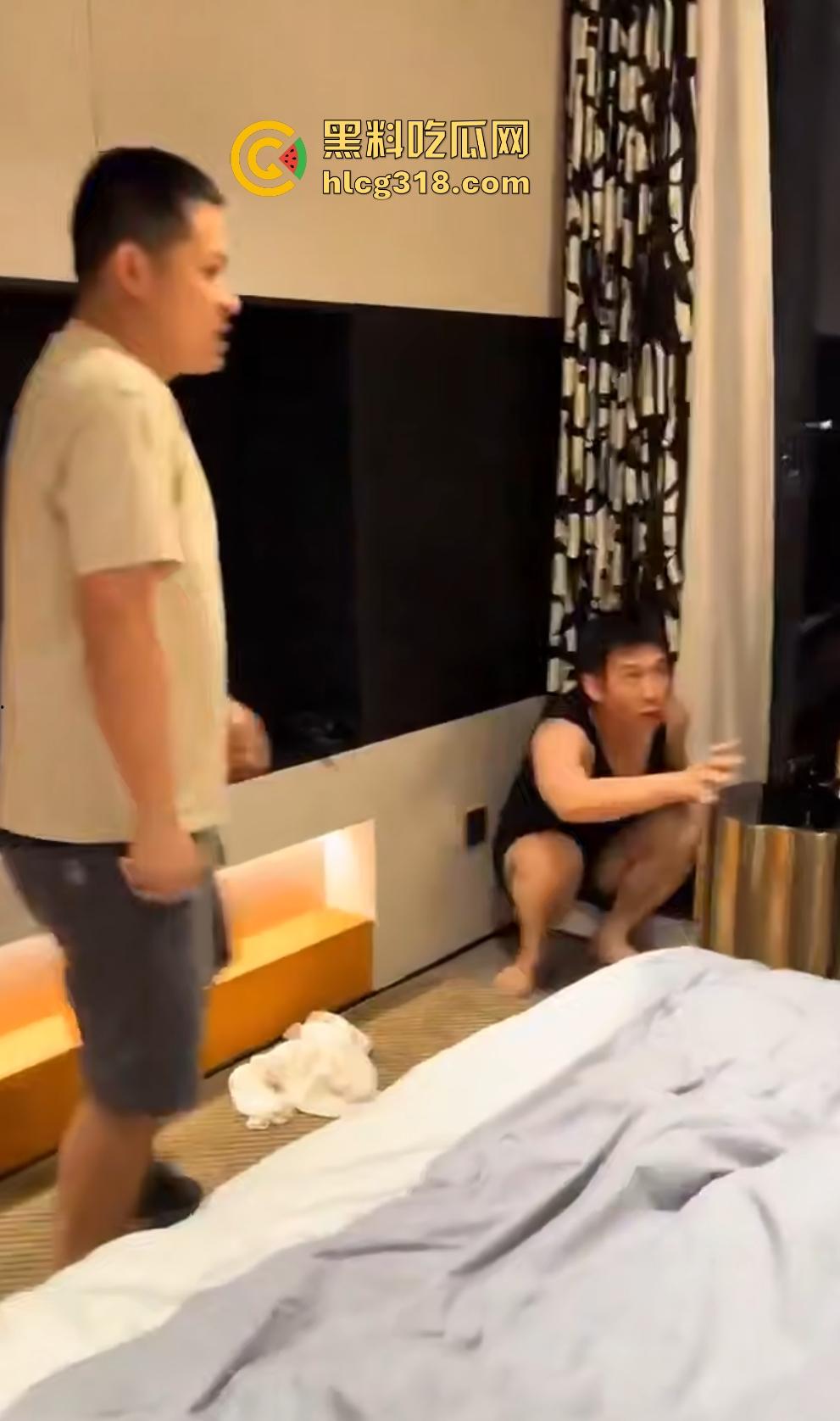 抓奸小剧场逼真炸裂,狗男假戏真做摸奶想做爱,剧组人员全体冲入暴打狗男踹鸡巴,想做先给钱! 第3张 抓奸小剧场逼真炸裂,狗男假戏真做摸奶想做爱,剧组人员全体冲入暴打狗男踹鸡巴,想做先给钱! 第3张