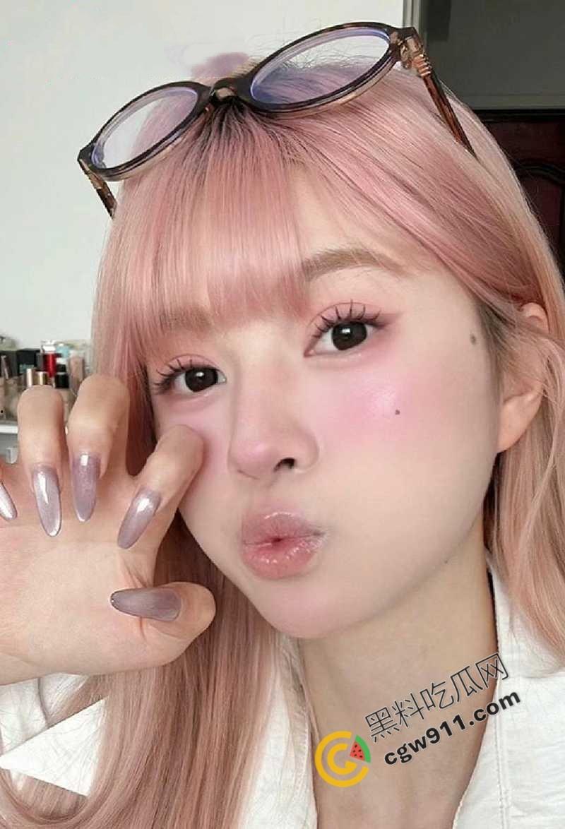 重庆洪崖洞海底捞美女领班【曲晓雯】与男友私拍流出！极品身材，无套猛干，淫叫不断，骚话羞辱彻底被玩坏！  第1张