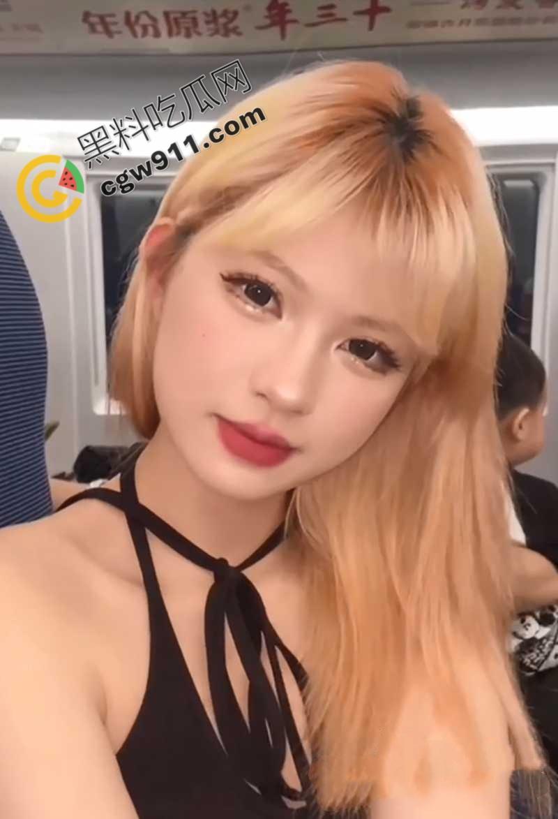 重庆洪崖洞海底捞美女领班【曲晓雯】与男友私拍流出！极品身材，无套猛干，淫叫不断，骚话羞辱彻底被玩坏！  第2张