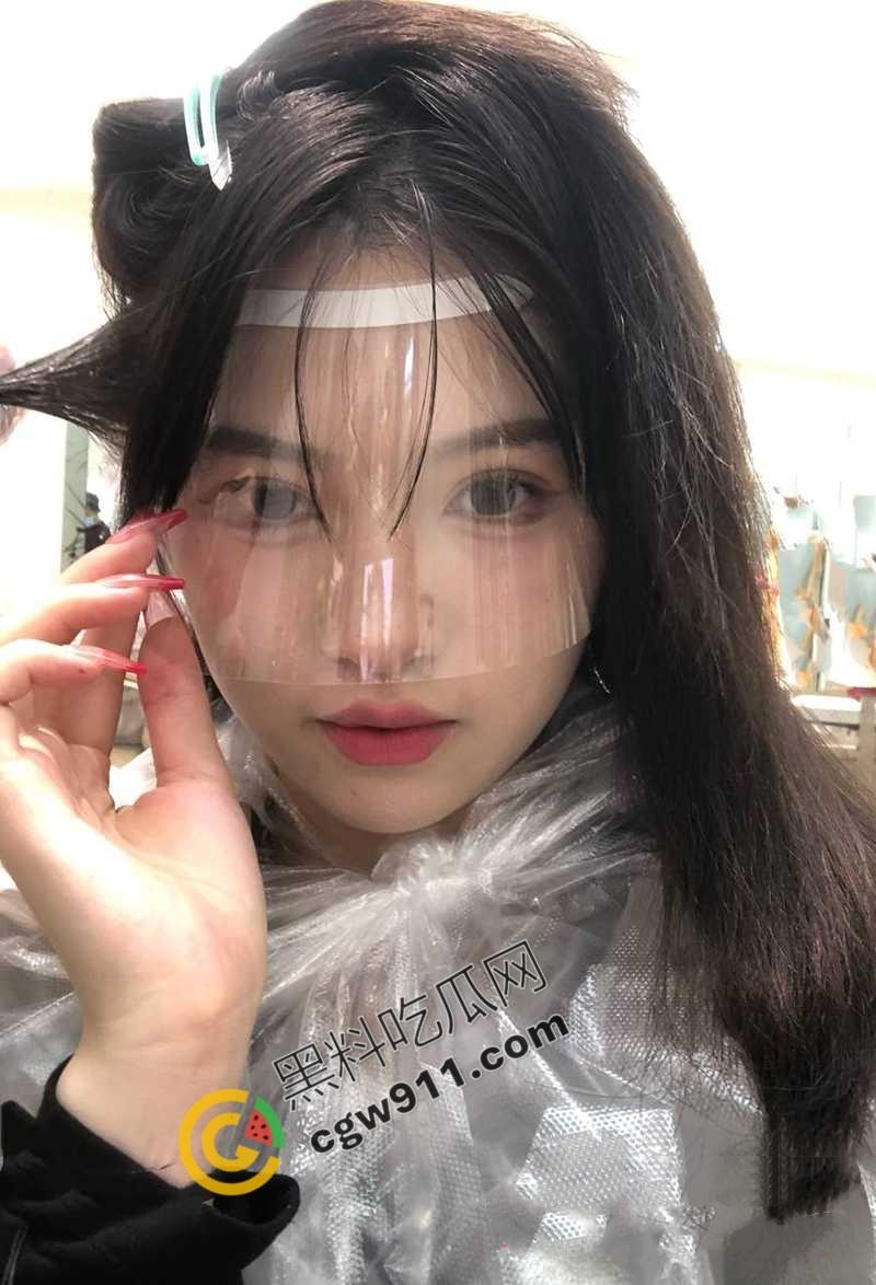 重庆洪崖洞海底捞美女领班【曲晓雯】与男友私拍流出！极品身材，无套猛干，淫叫不断，骚话羞辱彻底被玩坏！  第8张