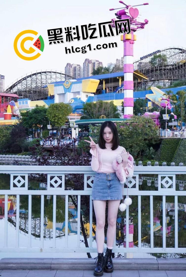 独家爆料！成都理工大学学妹拍私房  摄影师色心渐起叫学妹足交 学妹一脸不情愿 奈何给的太多了 第1张