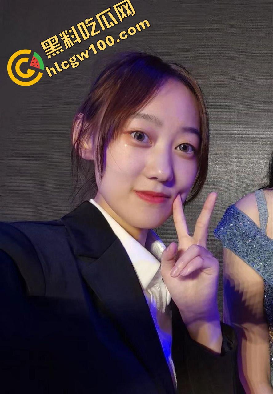 浙江外国语学院贫乳少女【张娜】，清纯外表内心放荡，花式骑乘放肆淫叫尽显放荡本性  第7张