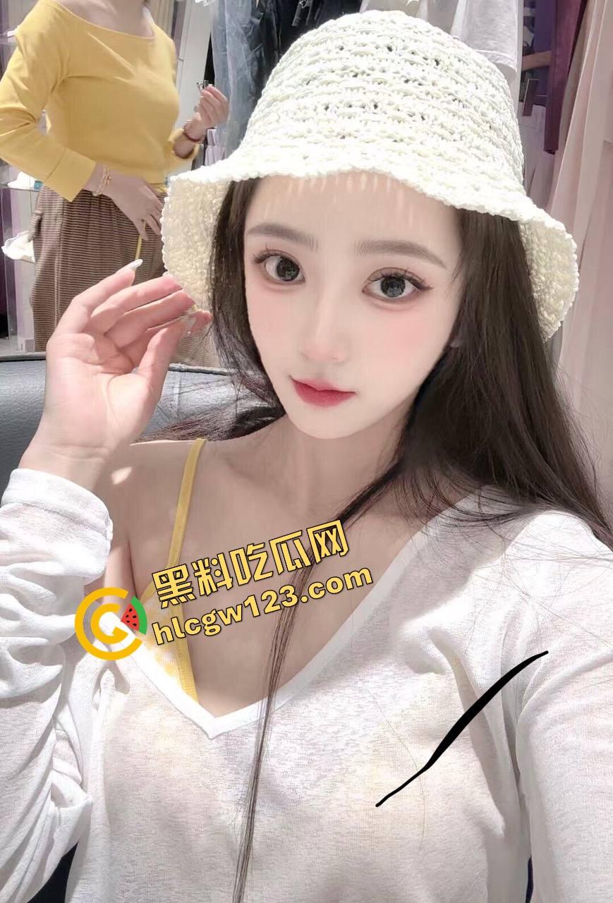 苏州车友群极品骚女【张玖欣】口交爆操，当场被当肉便器爆干，喉交啧啧响，淫叫刺耳舔到男主差点断气！  第4张