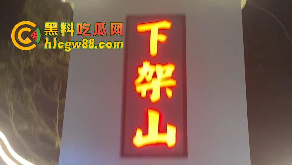 揭阳下架山精神小伙打架砸车，不讲武德鬼火摩托青龙刀操场开干，战地记者全程录炫耀！  第7张