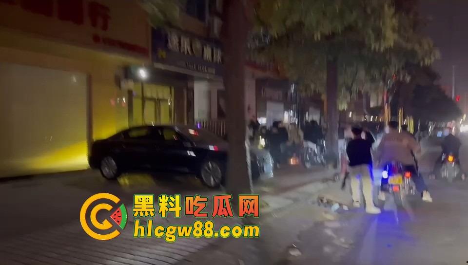 揭阳下架山精神小伙打架砸车，不讲武德鬼火摩托青龙刀操场开干，战地记者全程录炫耀！  第8张
