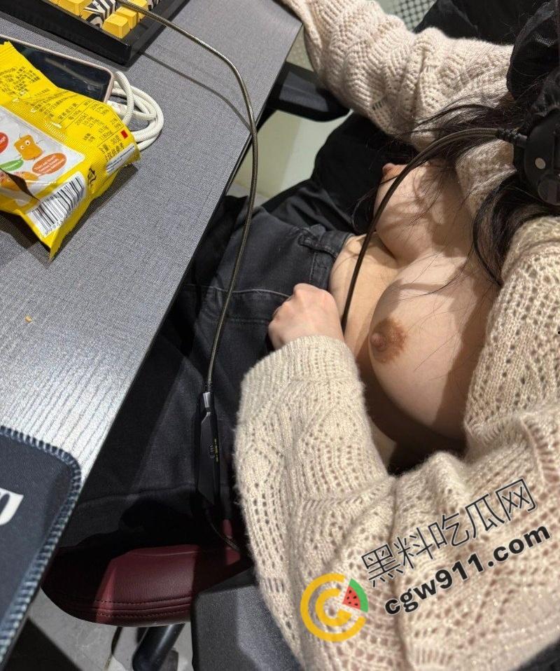 上海交通大学眼镜妹【胡丽敏】户外各种极限露出,翘臀巨乳 粉嫩肥穴被爆操,淫水狂流不止 第2张 上海交通大学眼镜妹【胡丽敏】户外各种极限露出,翘臀巨乳 粉嫩肥穴被爆操,淫水狂流不止 第2张