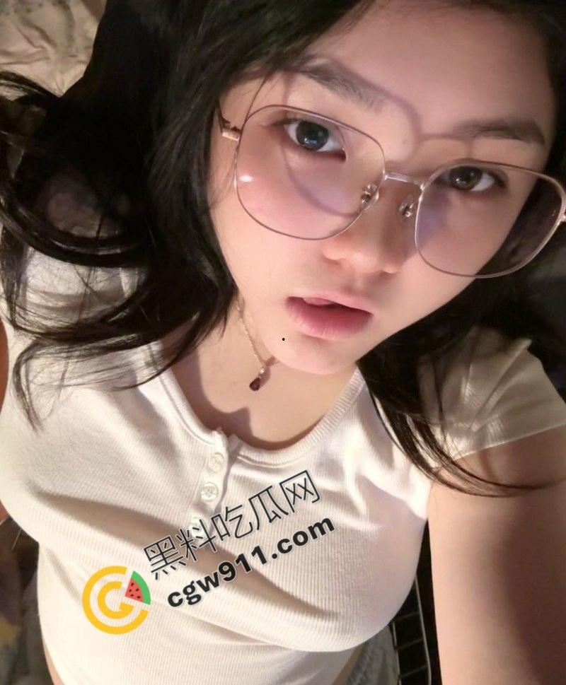 上海交通大学眼镜妹【胡丽敏】户外各种极限露出,翘臀巨乳 粉嫩肥穴被爆操,淫水狂流不止 第5张 上海交通大学眼镜妹【胡丽敏】户外各种极限露出,翘臀巨乳 粉嫩肥穴被爆操,淫水狂流不止 第5张