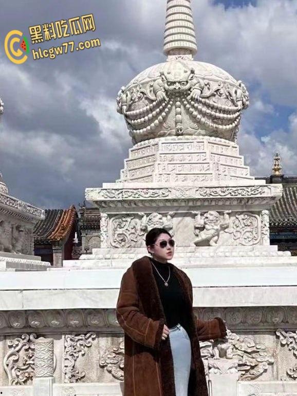 山东大奶母猪出轨视频流出，骚货饥渴难耐，肉棒满足不了还要加一根香蕉!  第1张