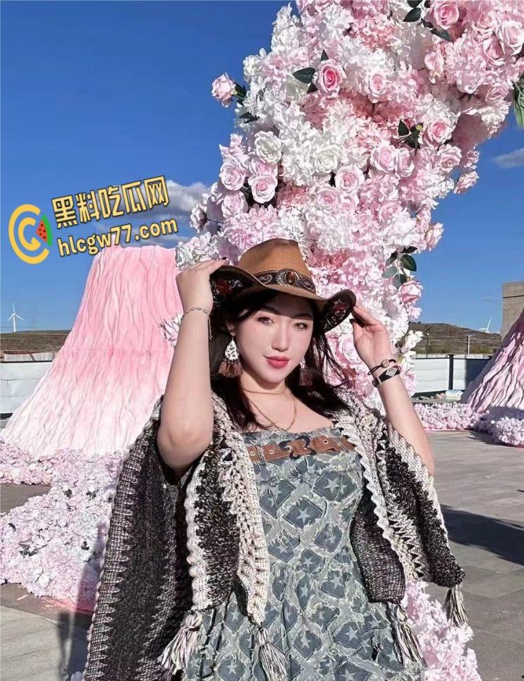 山东大奶母猪出轨视频流出，骚货饥渴难耐，肉棒满足不了还要加一根香蕉!  第2张