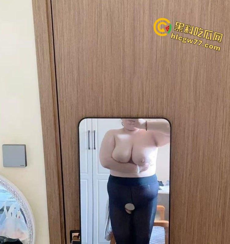 山东大奶母猪出轨视频流出，骚货饥渴难耐，肉棒满足不了还要加一根香蕉!  第3张