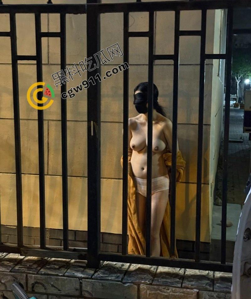 上海交通大学眼镜妹【胡丽敏】户外各种极限露出,翘臀巨乳 粉嫩肥穴被爆操,淫水狂流不止 第13张 上海交通大学眼镜妹【胡丽敏】户外各种极限露出,翘臀巨乳 粉嫩肥穴被爆操,淫水狂流不止 第13张