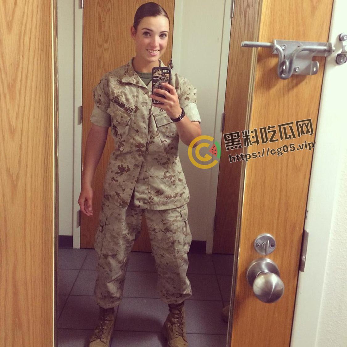 美国海军陆战队大洋妞反差婊 经受过部队专业训练的肉便器 我猜你的枪里没有子弹 因为已经被我榨干啦  第1张