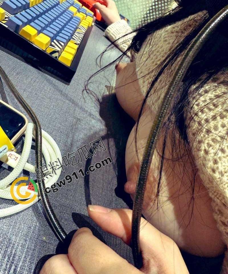 上海交通大学眼镜妹【胡丽敏】户外各种极限露出,翘臀巨乳 粉嫩肥穴被爆操,淫水狂流不止 第26张 上海交通大学眼镜妹【胡丽敏】户外各种极限露出,翘臀巨乳 粉嫩肥穴被爆操,淫水狂流不止 第26张