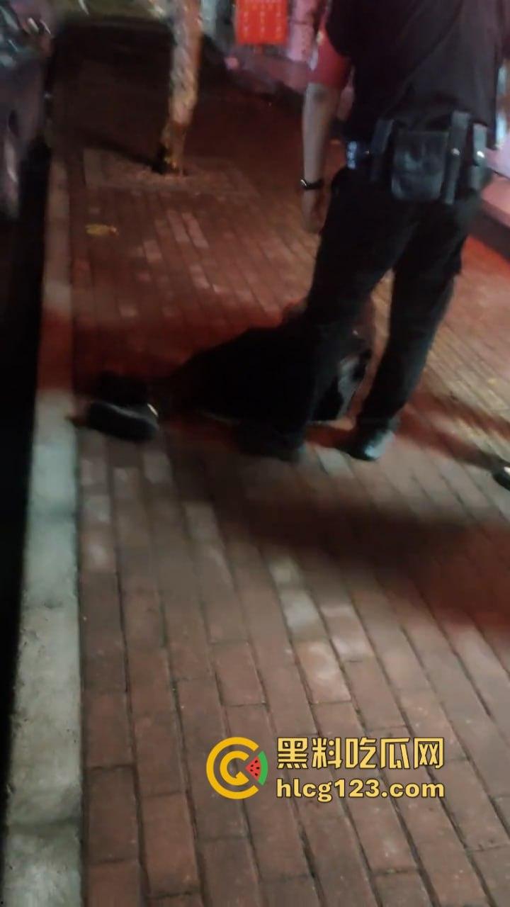 胆肥！诸暨一民警出勤时被男子打倒抽搐 伤势严重  第1张