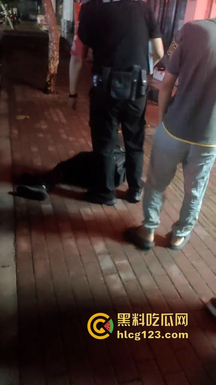 胆肥！诸暨一民警出勤时被男子打倒抽搐 伤势严重  第4张