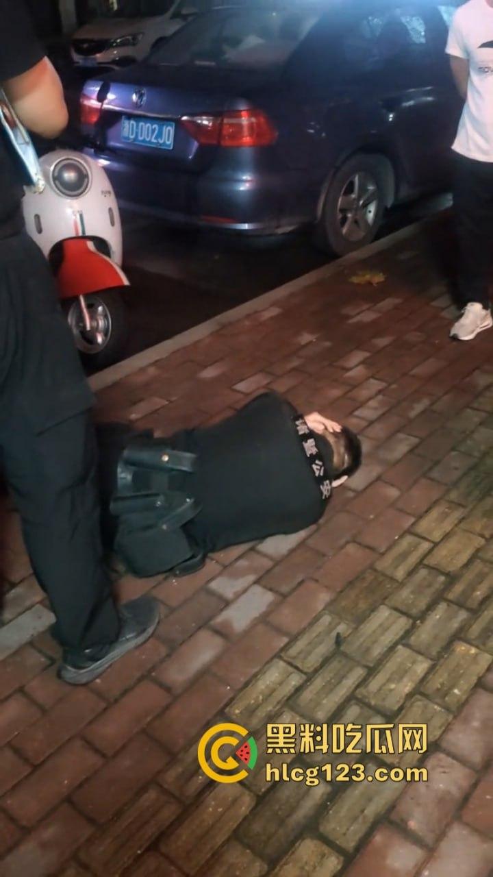 胆肥！诸暨一民警出勤时被男子打倒抽搐 伤势严重  第5张