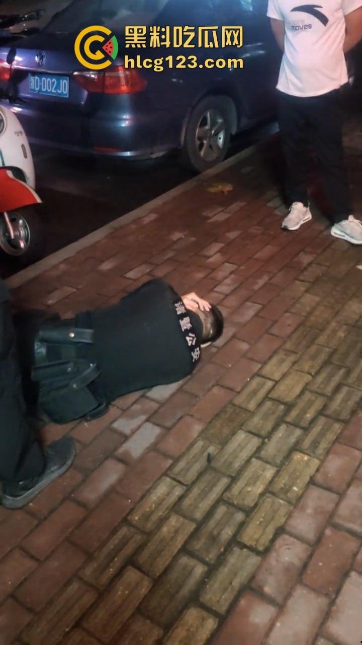 胆肥！诸暨一民警出勤时被男子打倒抽搐 伤势严重  第6张