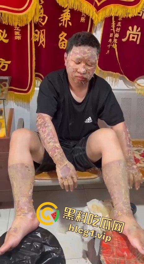 内蒙古呼和浩特惊魂一刻!02年精神小伙偷骑V4机车撞上右转SUV,摩托车当场燃烧! 第12张 内蒙古呼和浩特惊魂一刻!02年精神小伙偷骑V4机车撞上右转SUV,摩托车当场燃烧! 第12张