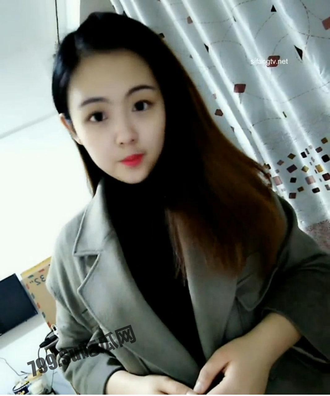 完美露脸 反差妹子「钟依」露脸自拍自慰福利视频流出  第1张