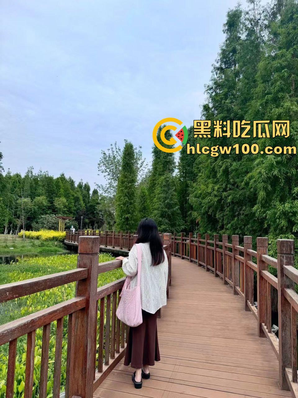 早年网黄高中生【艺芋圆】，高颜值极品身材二次元萝莉少女，公共场合玩刺激露出，退圈被扒  第8张