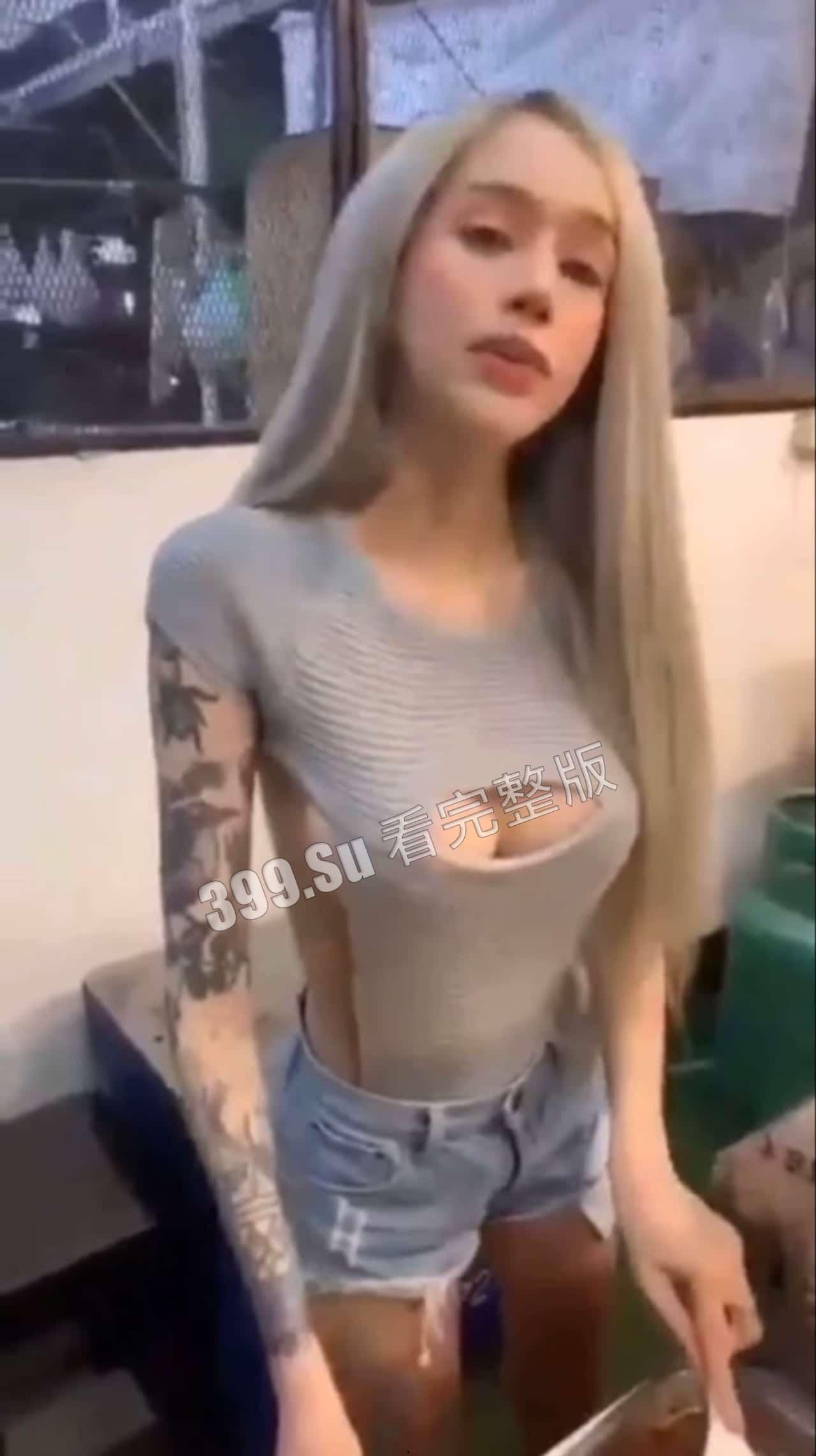 #台湾 #直播 台湾烧烤店豪乳老板娘下海兼职大玩拉拉女同，因纹身太显眼，被网民认出  第3张