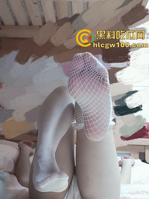 早年网黄高中生【艺芋圆】，高颜值极品身材二次元萝莉少女，公共场合玩刺激露出，退圈被扒  第21张