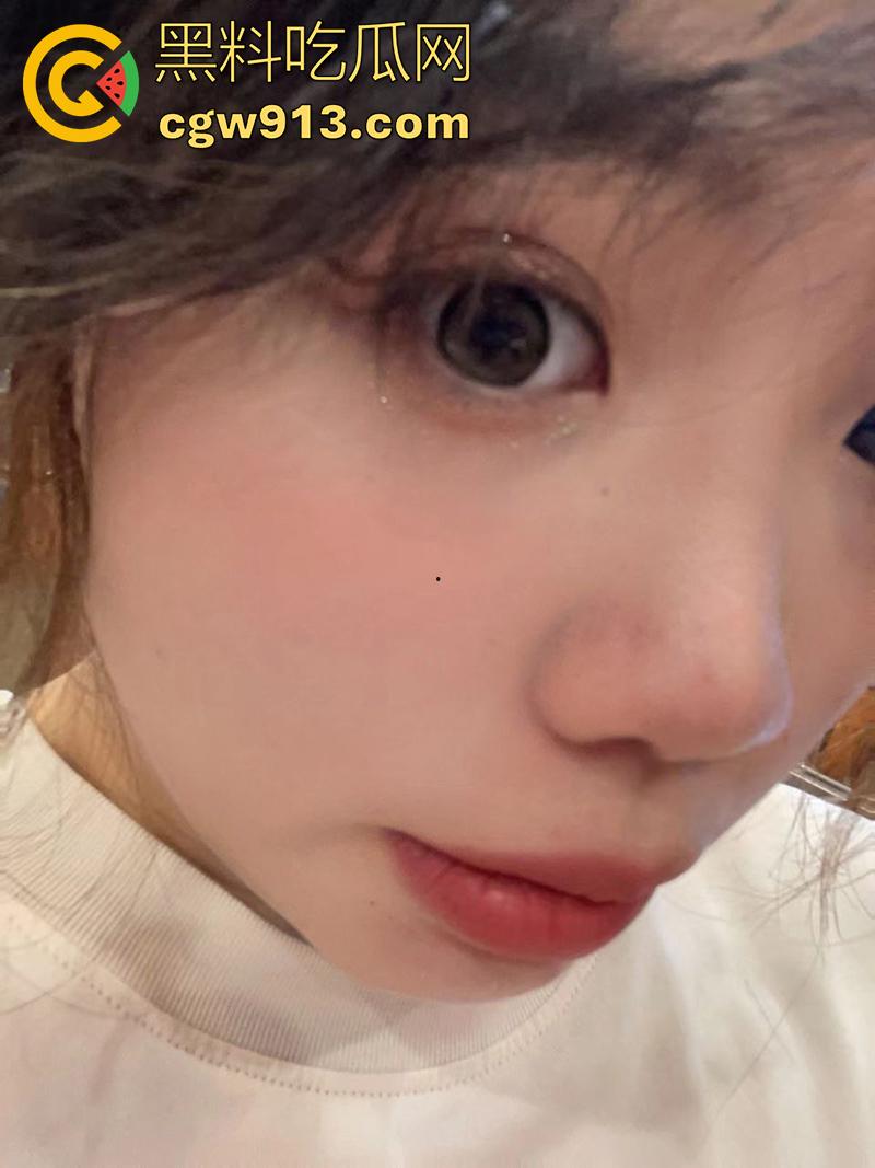 奶大就是硬道理,四川达州的骚货【王锦秀】,背着男友视频露出大奶给金主看,这奶子做爱时绝对能晃起飞了! 第3张 奶大就是硬道理,四川达州的骚货【王锦秀】,背着男友视频露出大奶给金主看,这奶子做爱时绝对能晃起飞了! 第3张