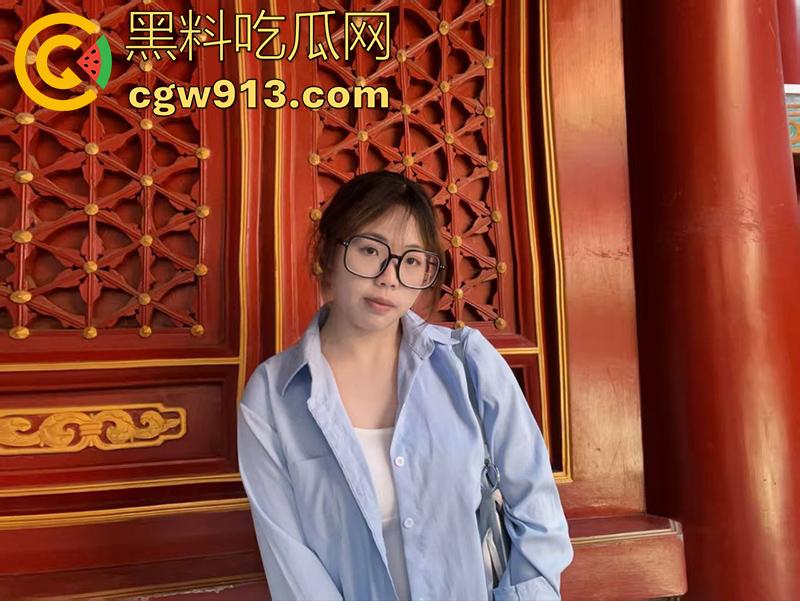 奶大就是硬道理,四川达州的骚货【王锦秀】,背着男友视频露出大奶给金主看,这奶子做爱时绝对能晃起飞了! 第4张 奶大就是硬道理,四川达州的骚货【王锦秀】,背着男友视频露出大奶给金主看,这奶子做爱时绝对能晃起飞了! 第4张