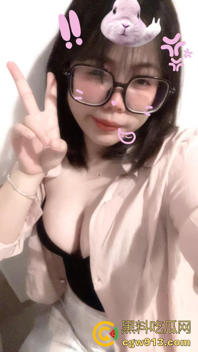 奶大就是硬道理,四川达州的骚货【王锦秀】,背着男友视频露出大奶给金主看,这奶子做爱时绝对能晃起飞了! 第6张 奶大就是硬道理,四川达州的骚货【王锦秀】,背着男友视频露出大奶给金主看,这奶子做爱时绝对能晃起飞了! 第6张