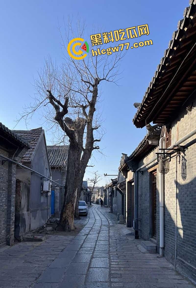 青州古城活春宫现场曝光,古风绿裙女深巷口跪舔鸡巴,男的边让口边跟路人唠嗑,路人全程狂拍! 第2张 青州古城活春宫现场曝光,古风绿裙女深巷口跪舔鸡巴,男的边让口边跟路人唠嗑,路人全程狂拍! 第2张