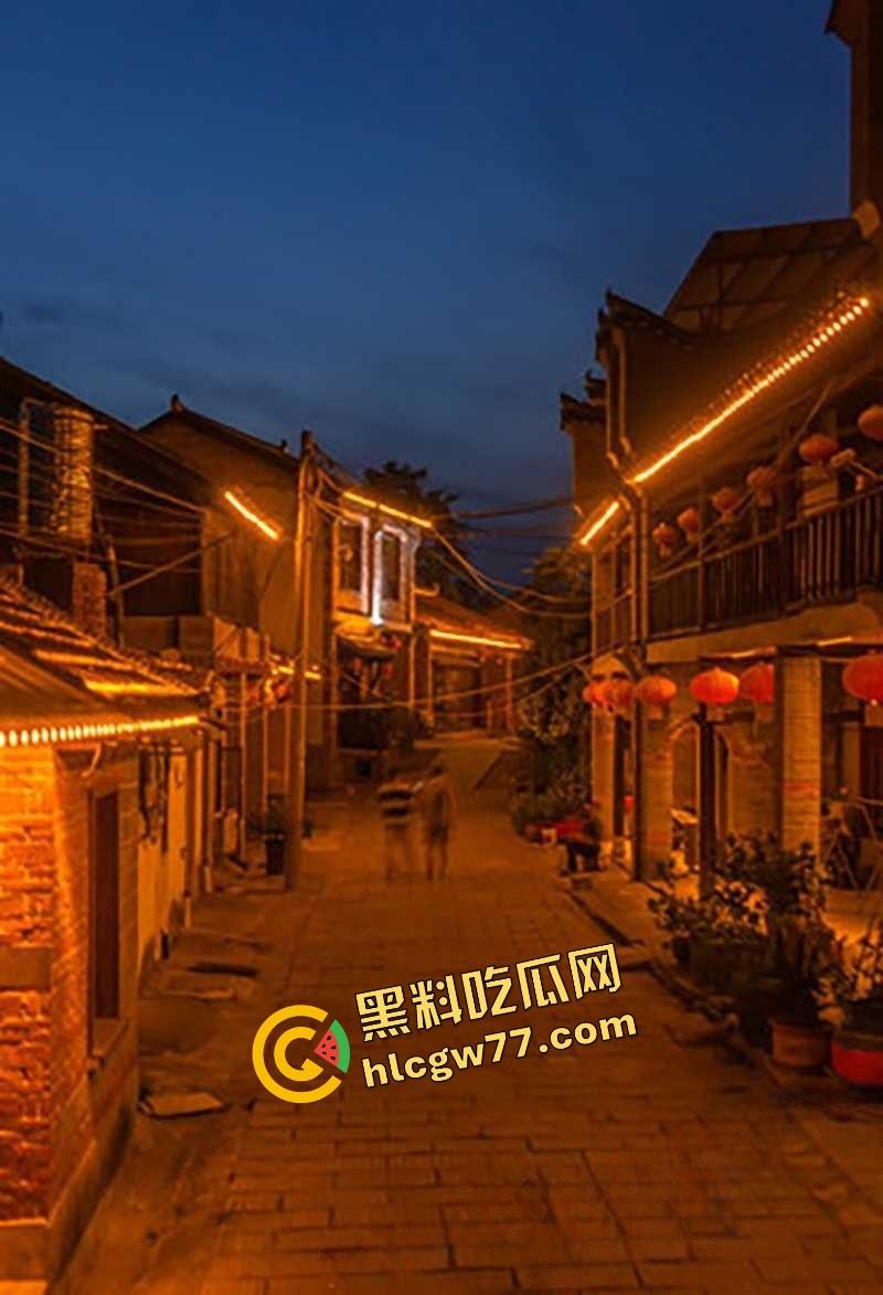 青州古城活春宫现场曝光,古风绿裙女深巷口跪舔鸡巴,男的边让口边跟路人唠嗑,路人全程狂拍! 第3张 青州古城活春宫现场曝光,古风绿裙女深巷口跪舔鸡巴,男的边让口边跟路人唠嗑,路人全程狂拍! 第3张