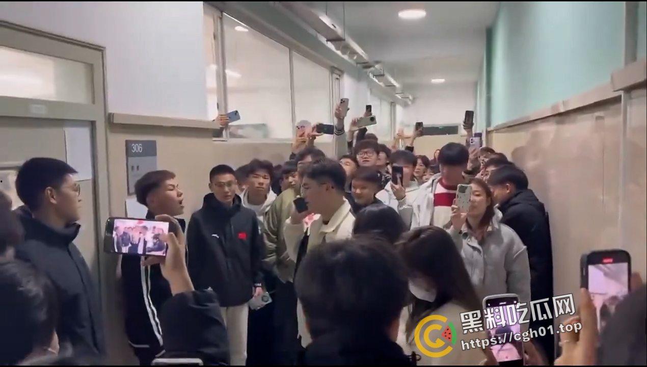 长春健康职业学院大瓜！学生们集体抗议学生会长期霸凌 这是黑社会啊 符合对大专东北银的客观印象  第1张