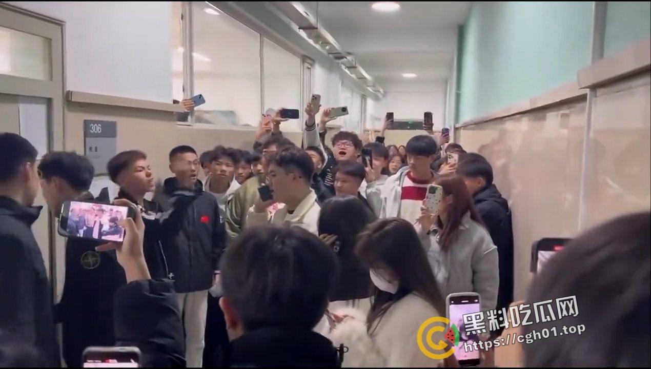 长春健康职业学院大瓜！学生们集体抗议学生会长期霸凌 这是黑社会啊 符合对大专东北银的客观印象  第2张