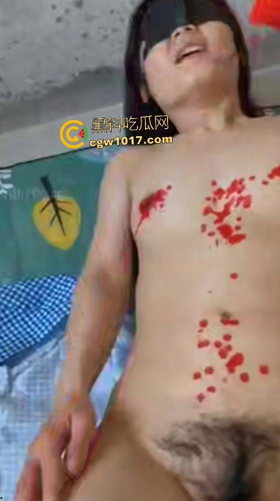 海角社区侄子在婚房狂操装修工婶婶，老女人求虐被蜡烛滴B上，侄子射精后鸡巴直接软，这么老还玩这么花？  第4张