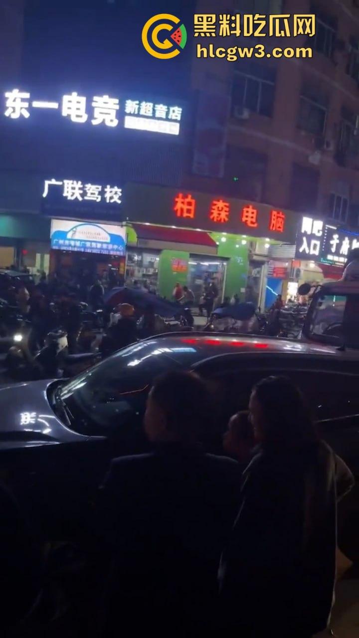 广东大批民众怒砸收费亭 官方被迫宣布取消收费  第12张