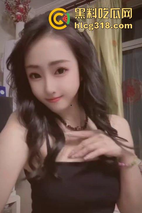 江苏熟女人妻，网络聊骚发送全裸视频勾引单男，绿帽老公也是难得同意，黑丝上下夹击！  第3张